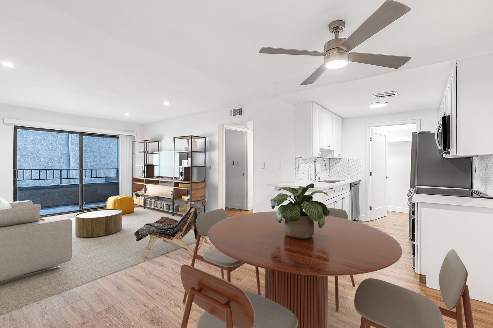 Valley Village Apartment: 5807 Laurel Canyon Blvd