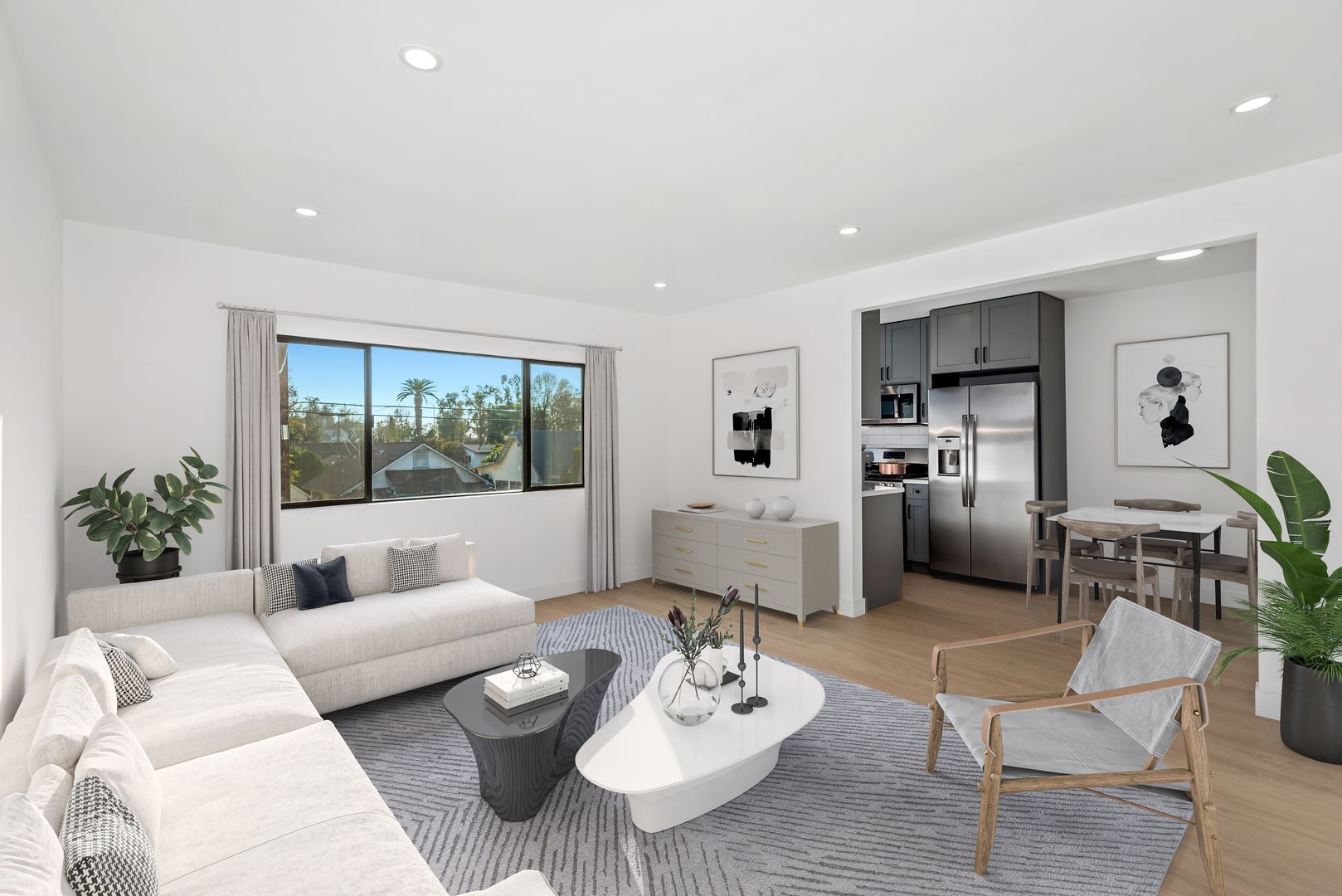 Los Angeles Apartment: 3415 London St