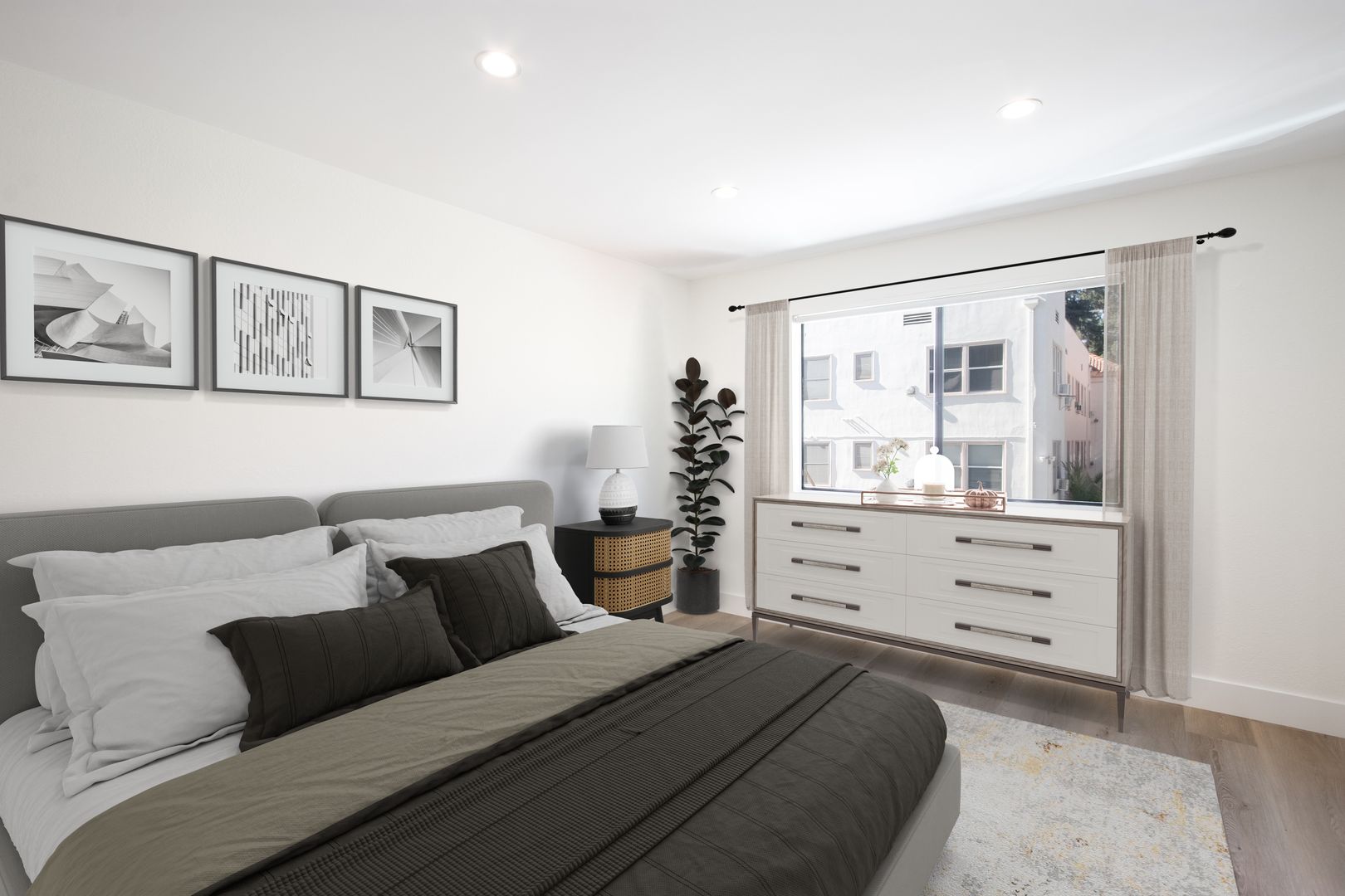 Los Angeles Apartment: 2123 Rodney Drive