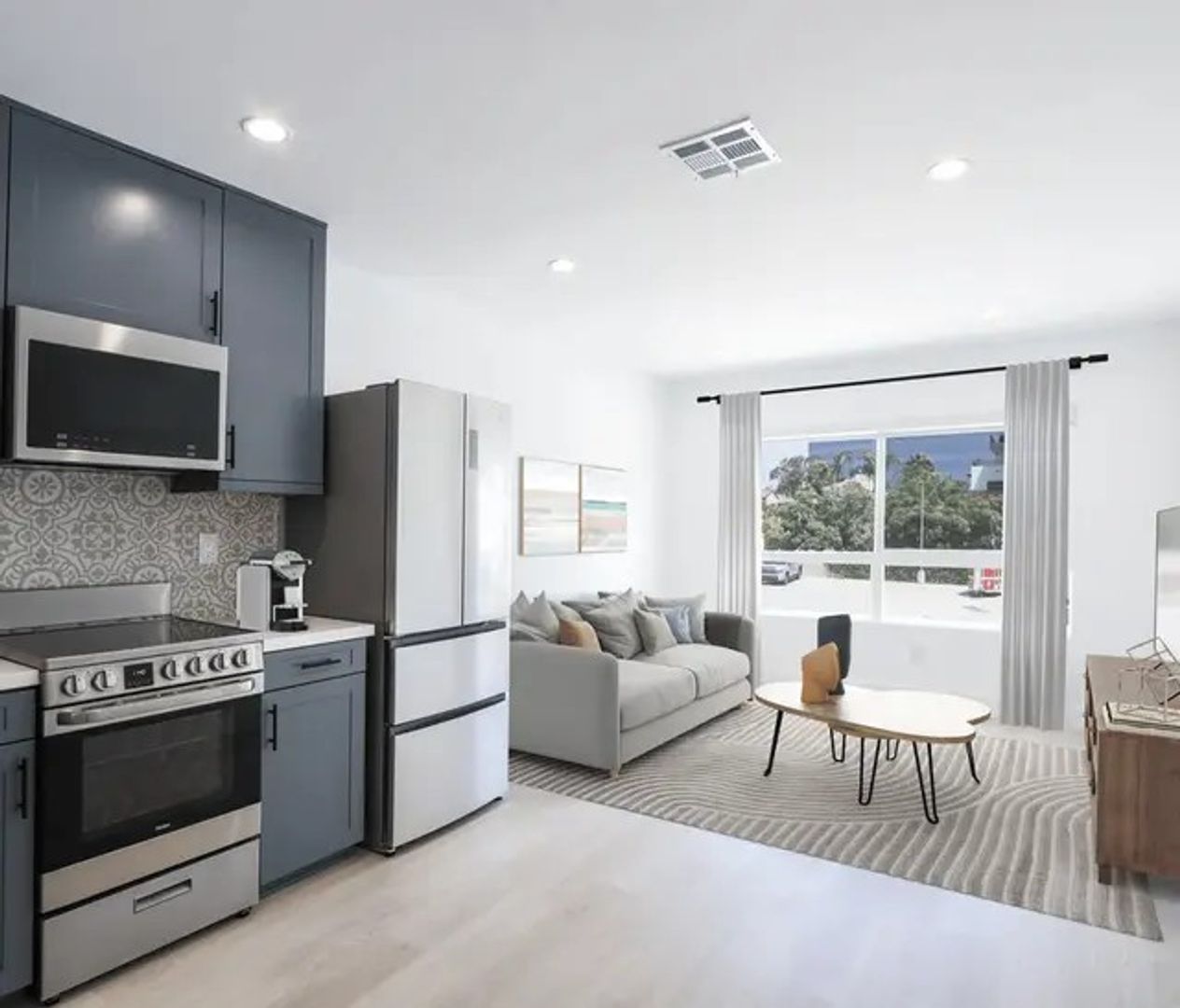 Los Angeles Apartment: 2136 Colby Ave