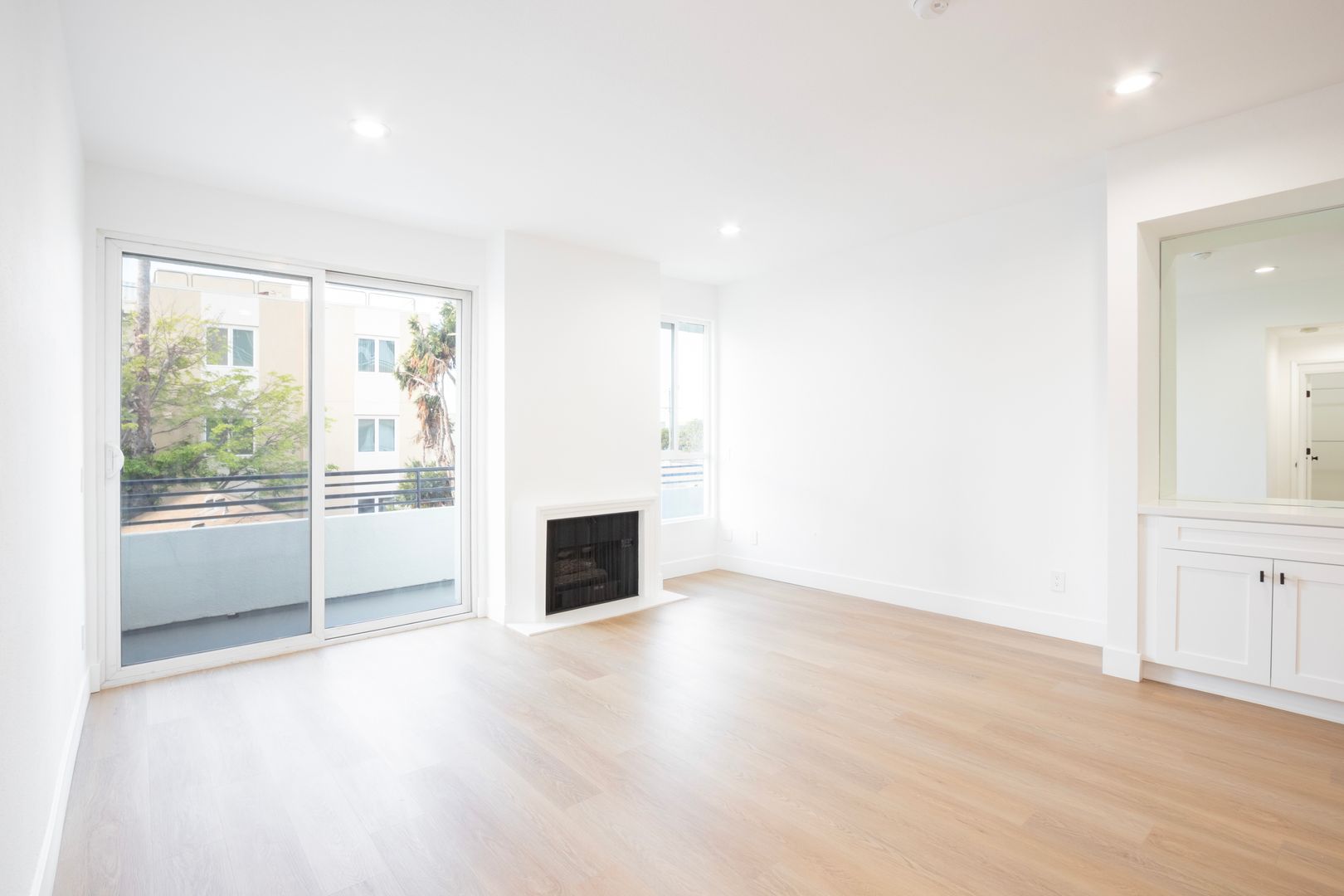 1616 N Serrano Ave. 3 of 11