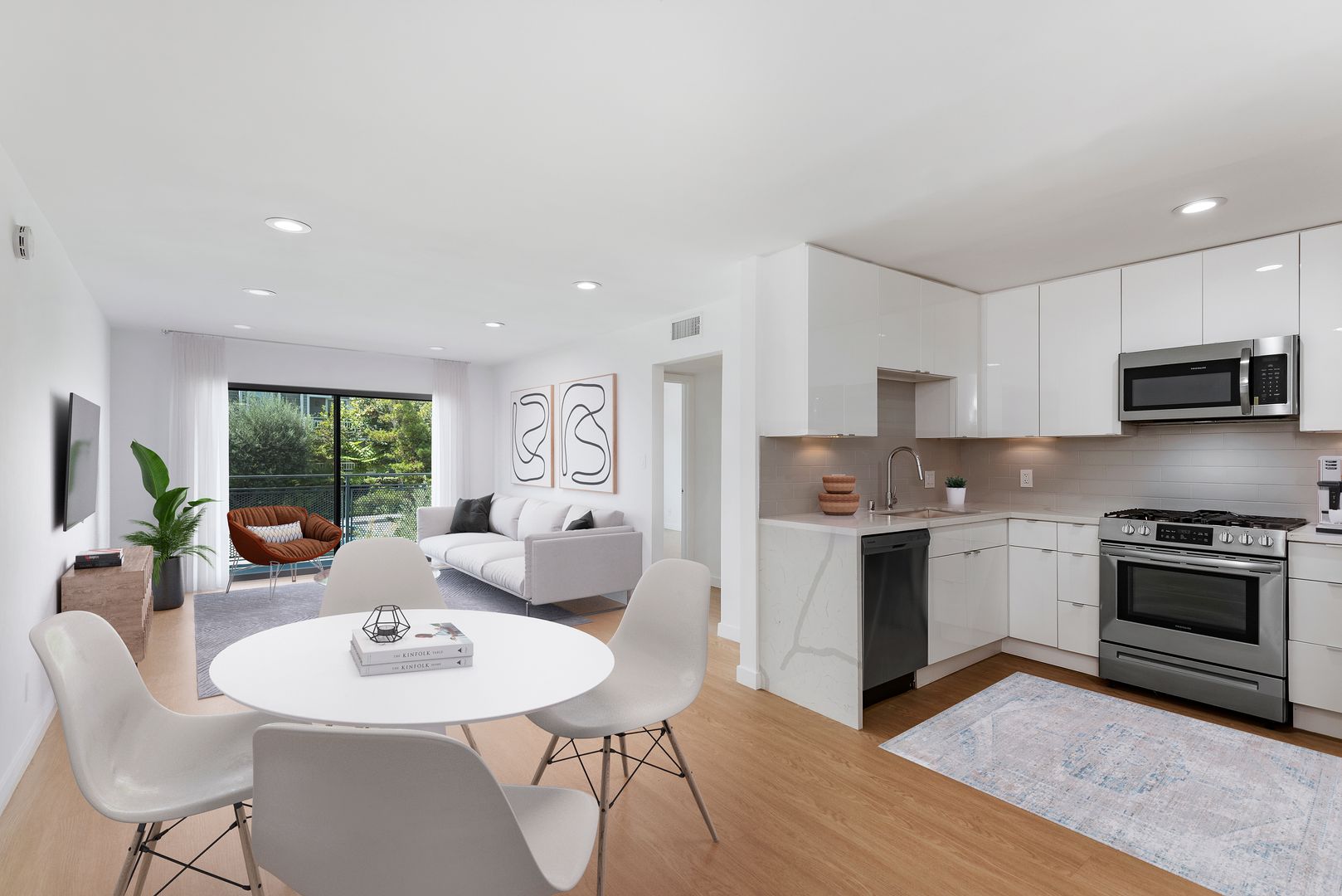 Los Angeles Apartment: 1546 Bundy Drive
