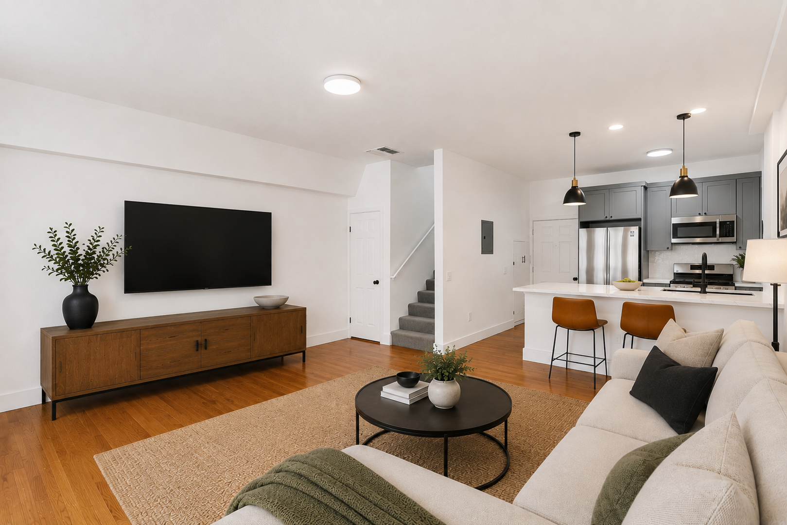 Los Angeles Apartment: 1827 Wilcox Ave