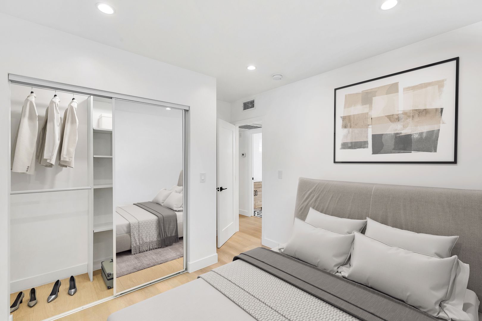 Los Angeles Apartment: 1815 Bellevue Ave