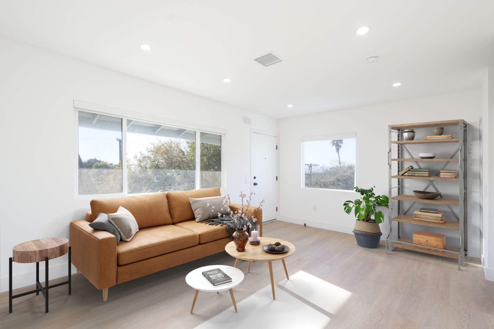 Los Angeles Apartment: 1307 Maltman Ave