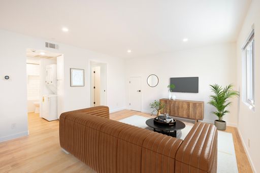 Stylish 2-Bed, 1-Bath with Central A/C & W/D at Willoughby 5847 – photo 1