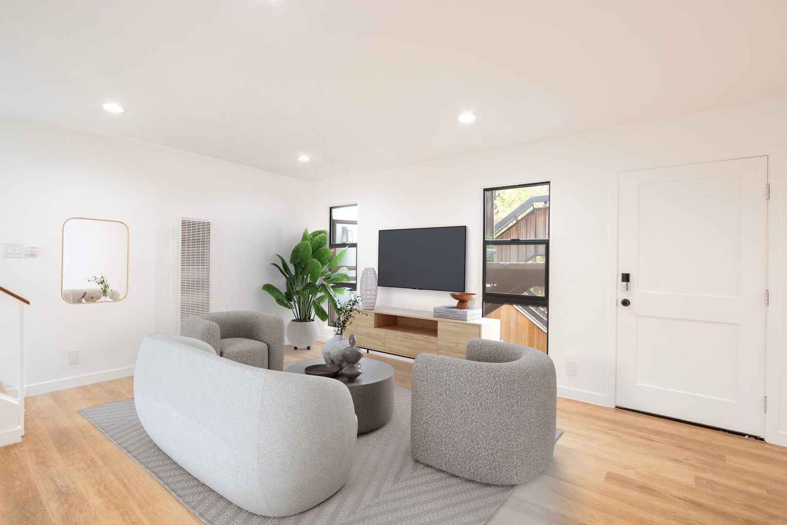 Santa Monica Apartment: 520 Pacific St