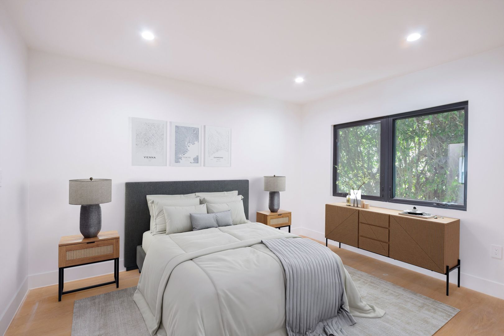 Santa Monica Apartment: 2103 3rd St