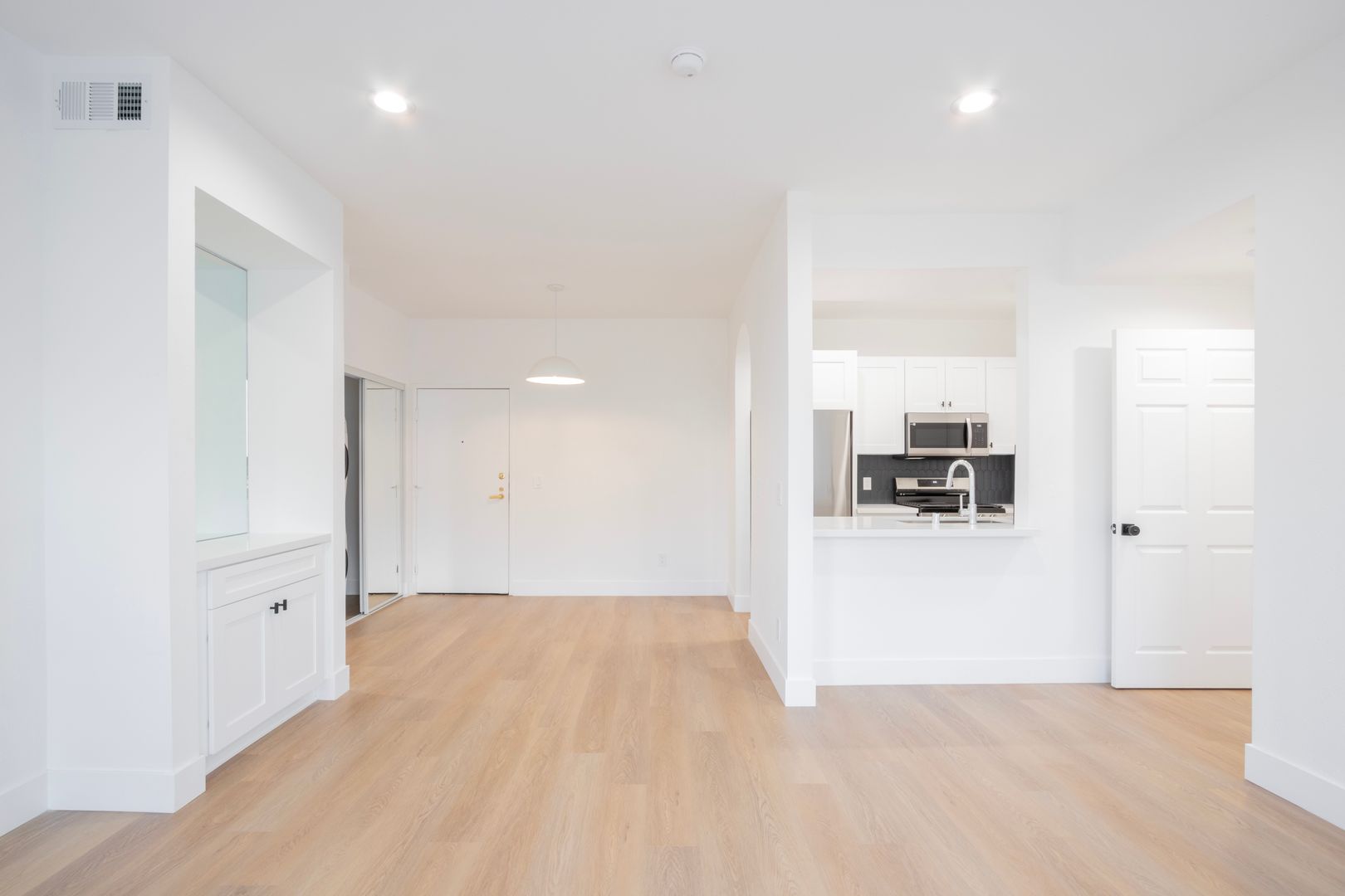 1616 N Serrano Ave. 4 of 11