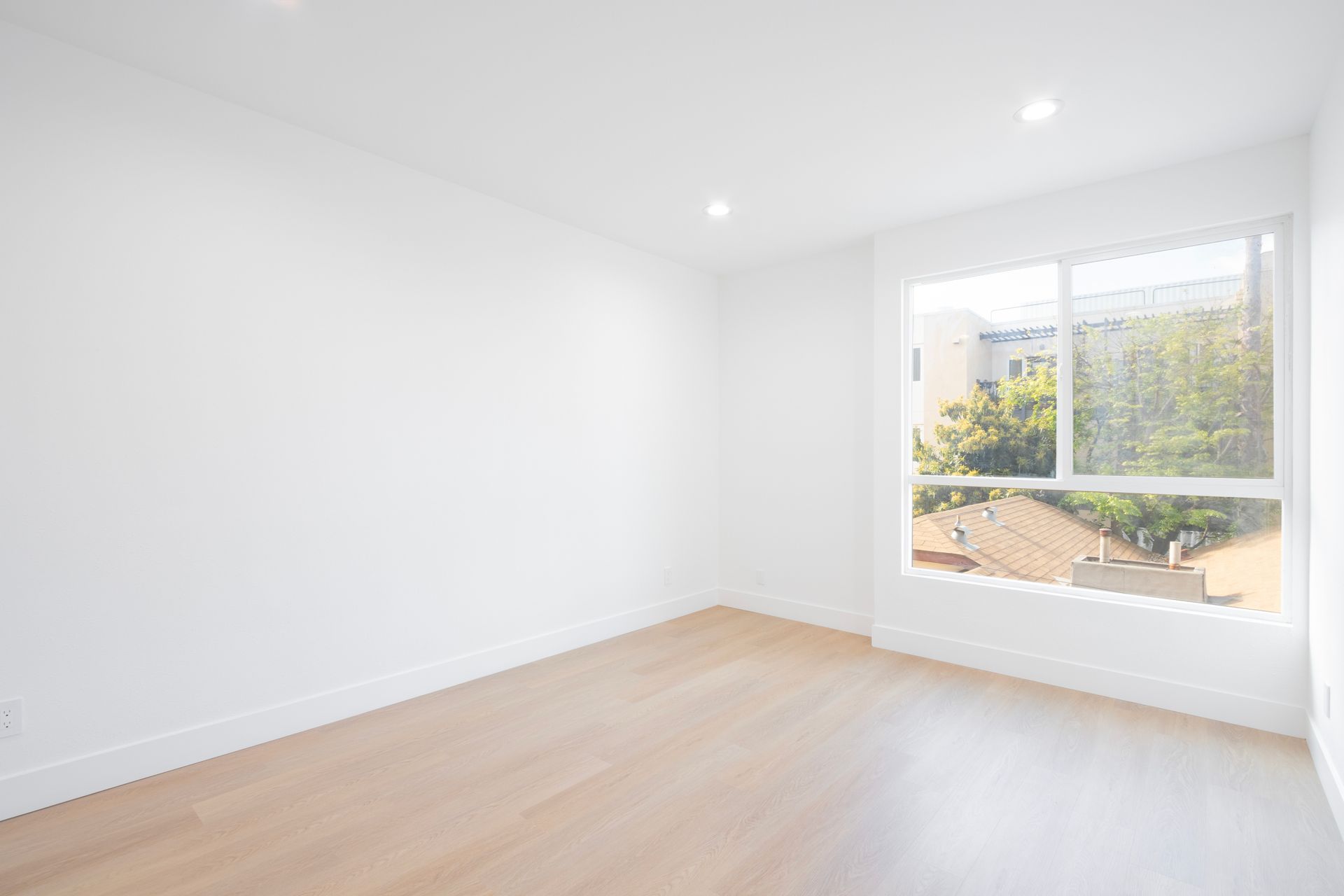 1616 N Serrano Ave. 8 of 12