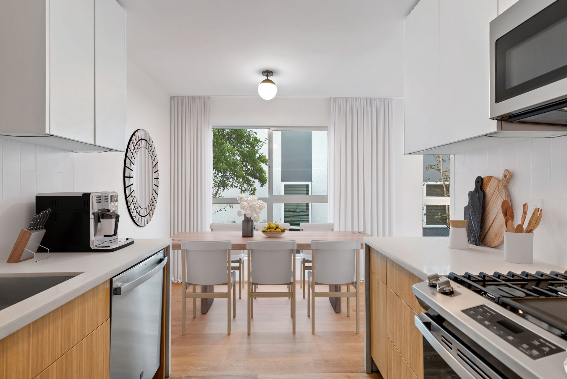 1563 Gordon Street 2 of 12