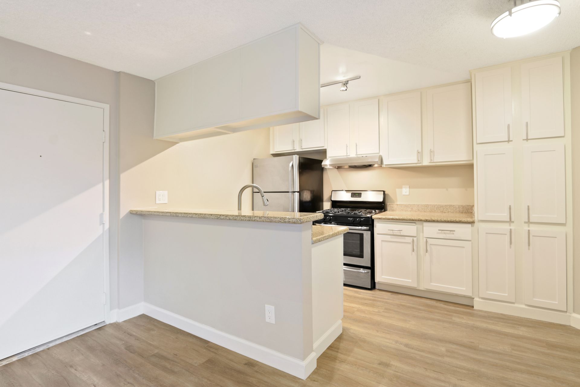 514 S Catalina Street - Tremont Apartments 9 of 12