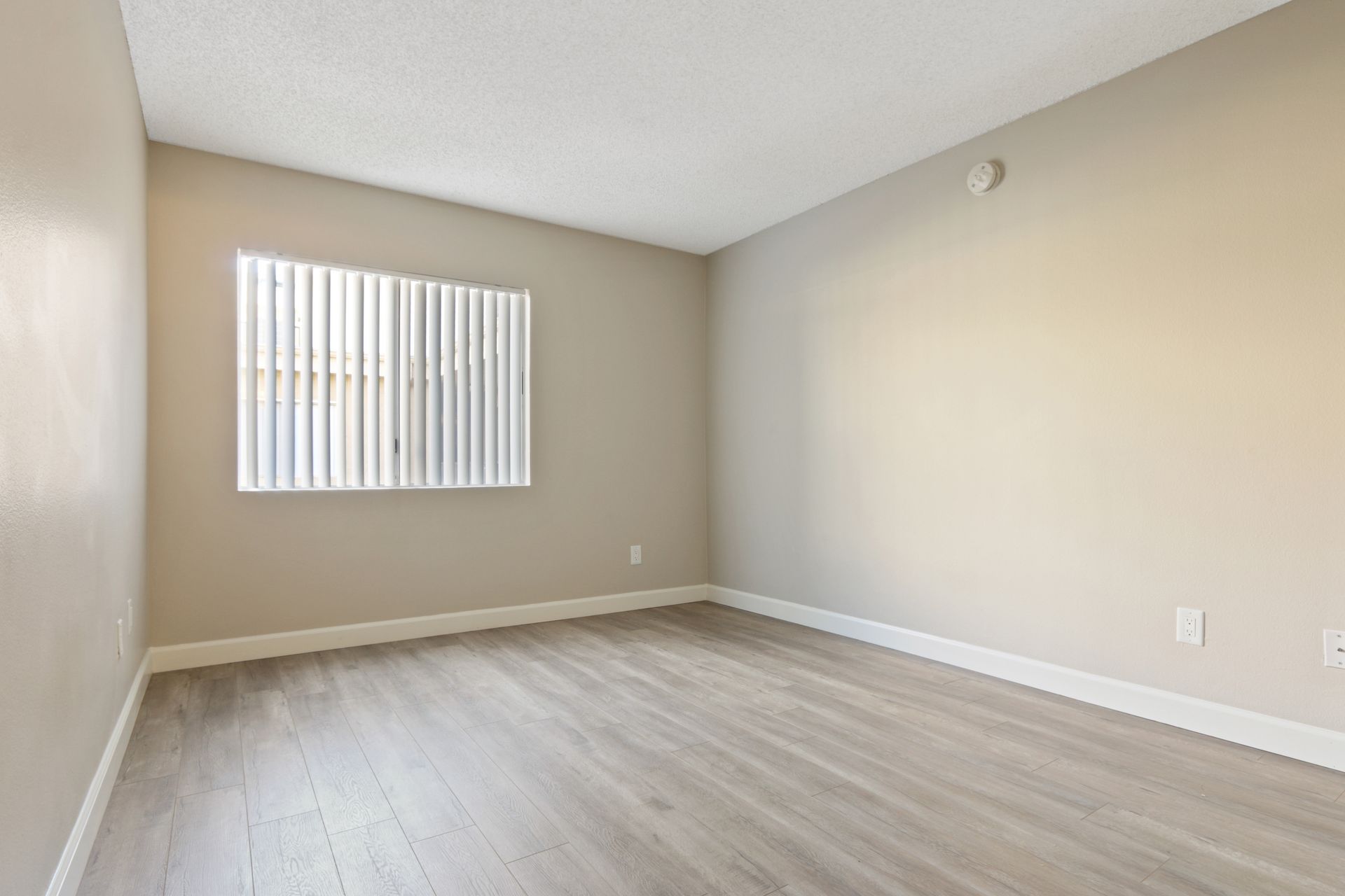 514 S Catalina Street - Tremont Apartments 11 of 12