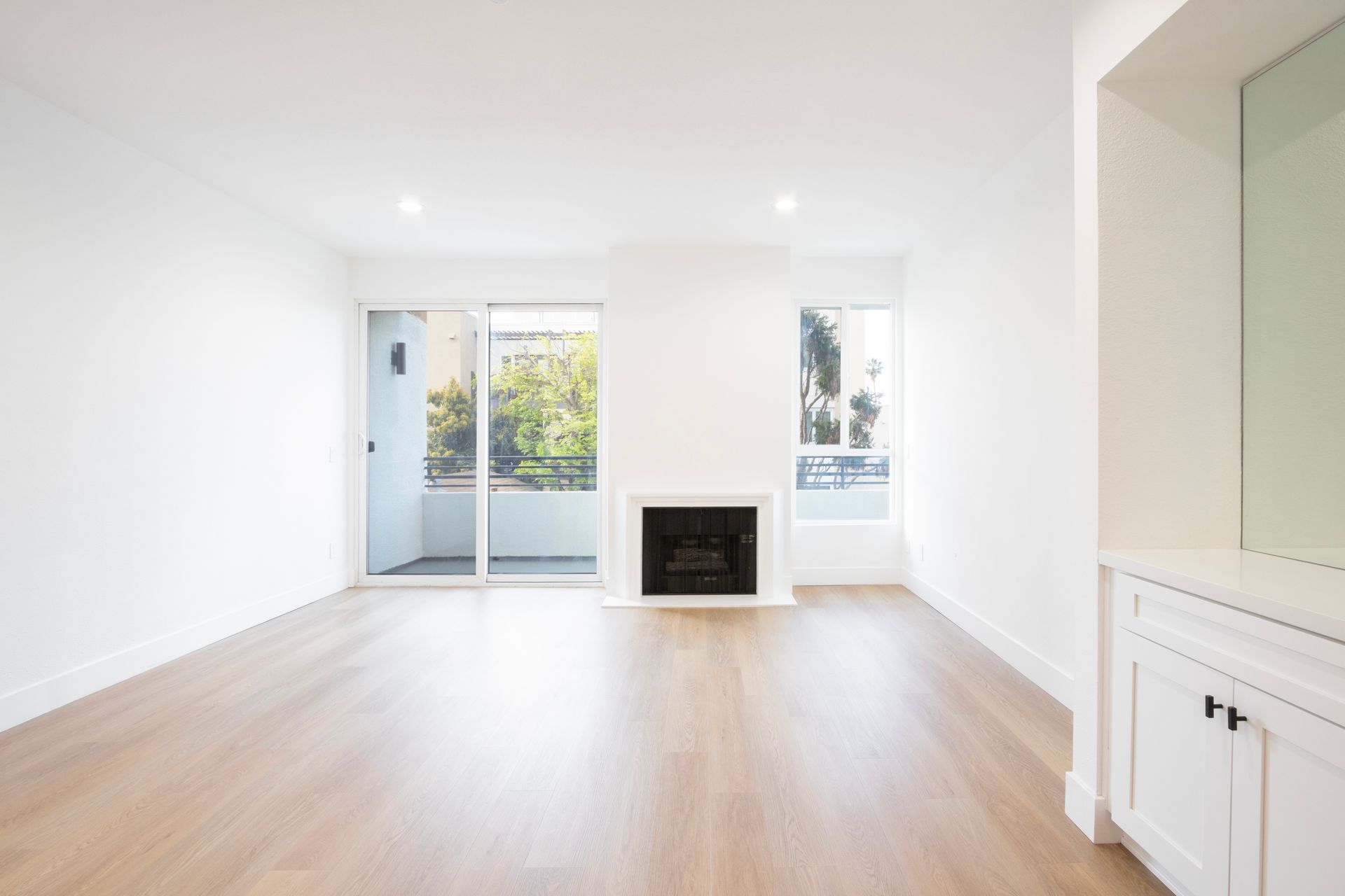 1616 N Serrano Ave. 6 of 12