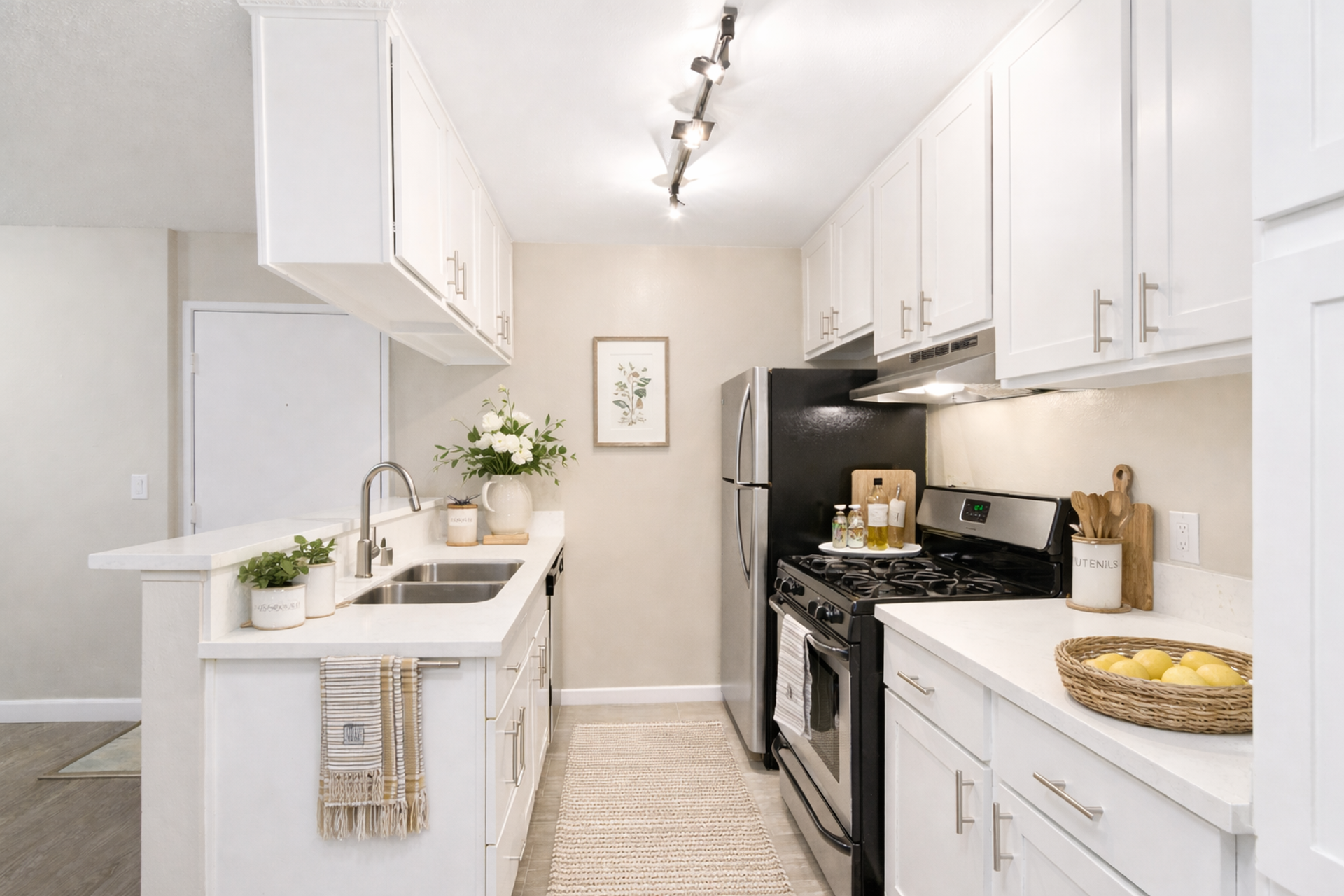 514 S Catalina Street - Tremont Apartments 3 of 12