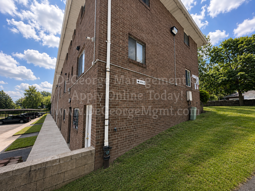 2 Bed 1.5 Bath Townhome for Rent in Charlotte, NY (Rochester) Trash, Water, Sewer, and Heat included! – photo 1