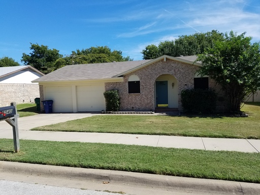 AVAILABLE NOW - CONVENIENT LOCATION