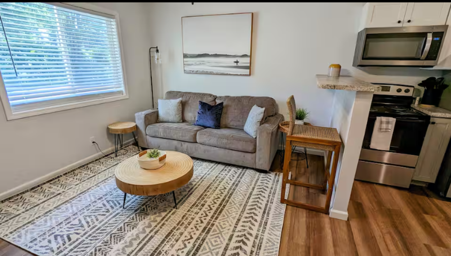 Davenport Apartment: 1006-1012 Oneida Avenue