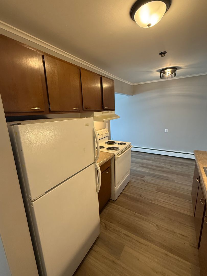 Moline Apartment: 725 16th Avenue