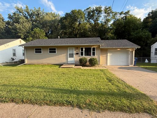 Updated 3 Bedroom Ranch with Fenced Yard – 648 Waverly Rd., Davenport, IA 52804 – photo 1