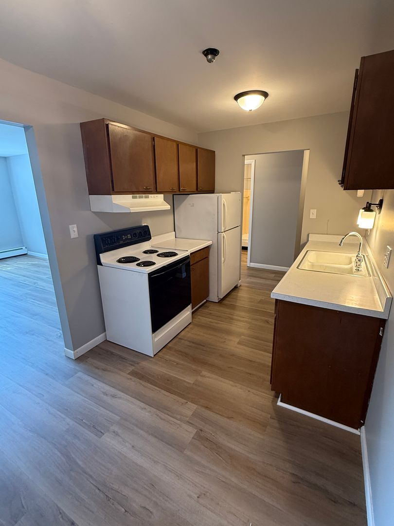 Moline Apartment: 725 16th Avenue