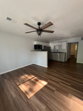 Modern 1 Bedroom in East Davenport- MOVE IN READY – photo 1