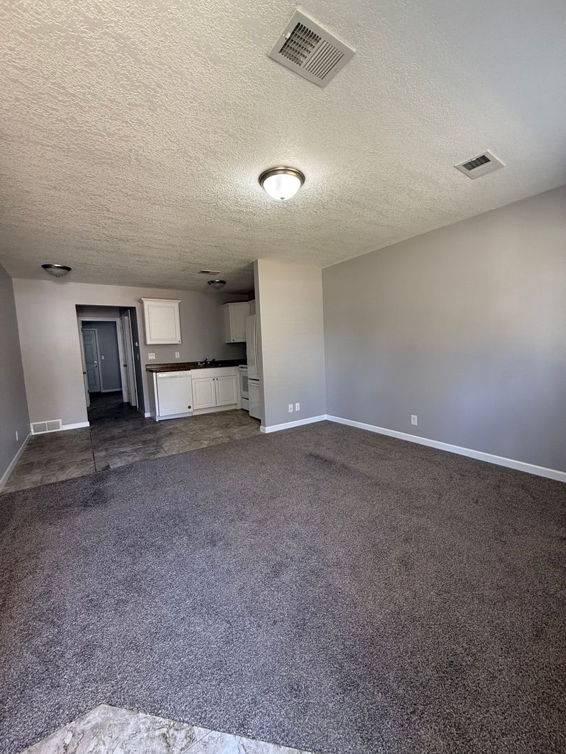 Davenport Apartment: 1014 - 1020 Oneida Avenue