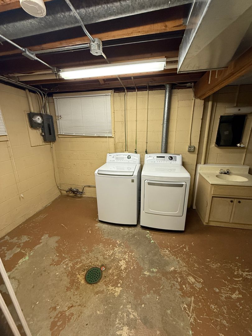 Davenport House: 3823 W Lombard Street