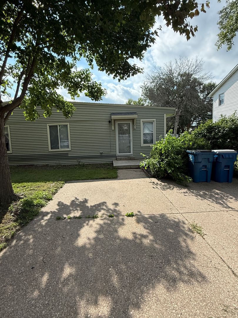 Eldridge Apartment: 422/424 N 8th Street