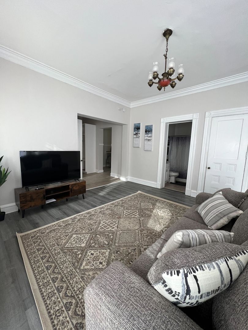 Davenport Apartment: 106 W 14th Street