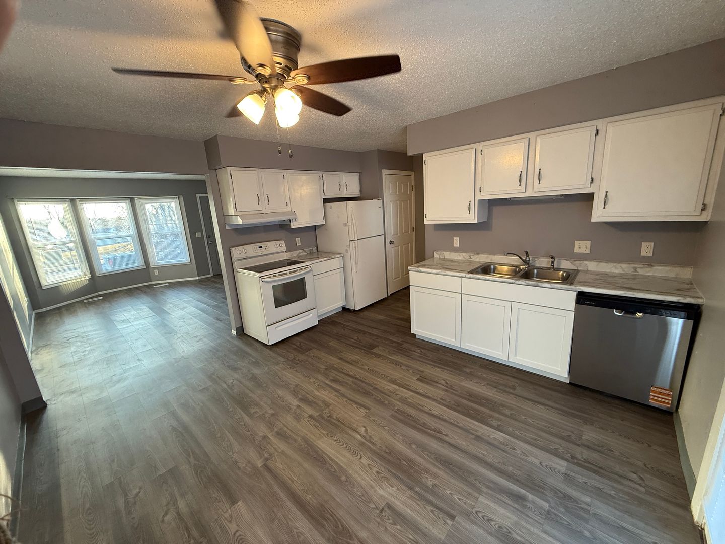 Davenport Apartment: 2404/2406 W 54th Street - 2404 W 54th Street