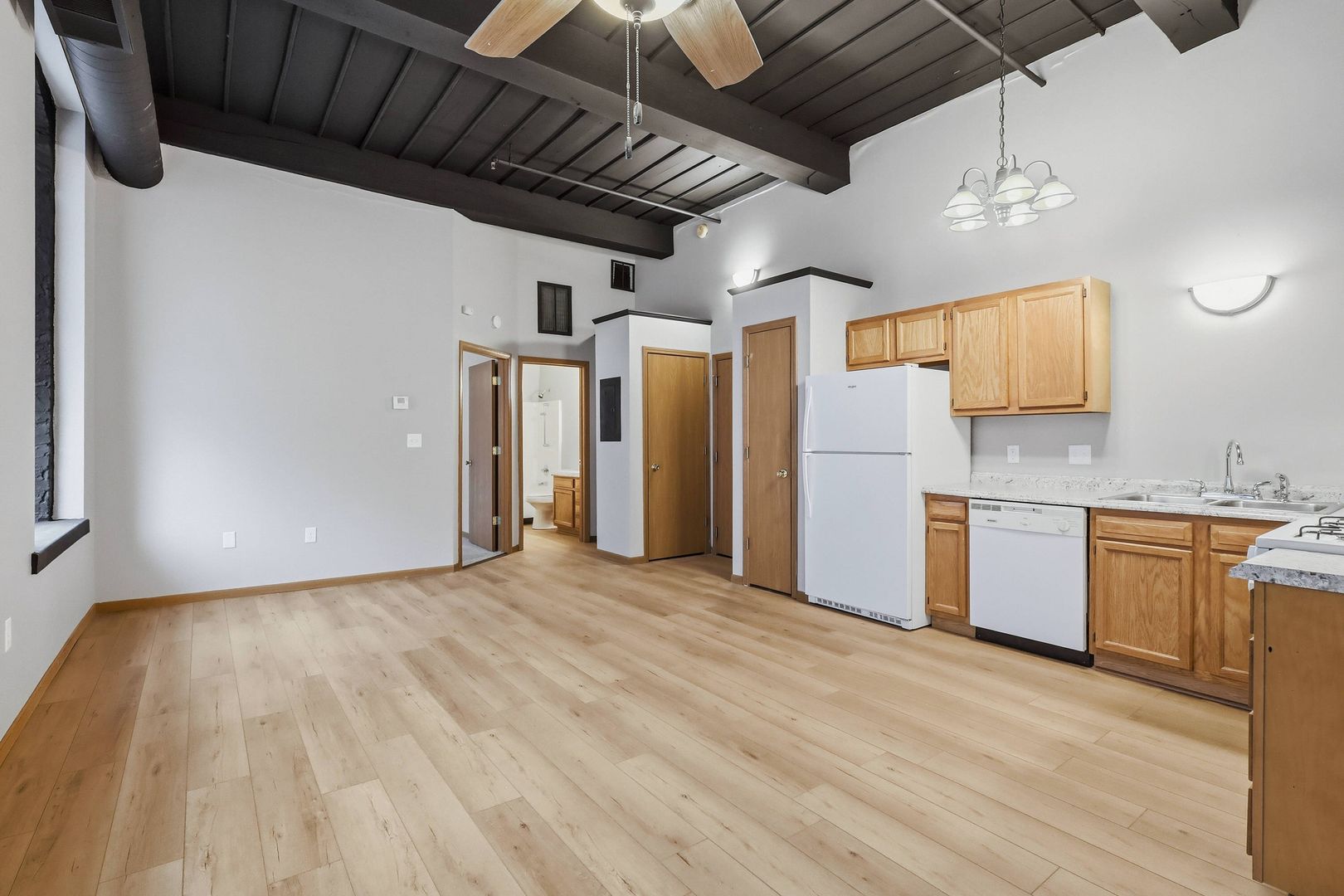 Rock Island Apartment: 1220 51st Ave