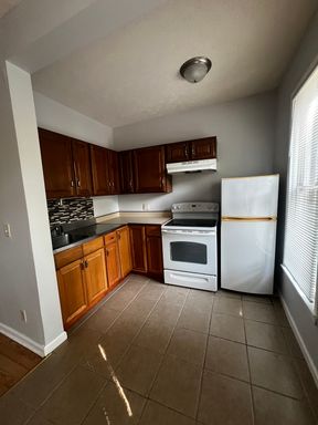 Charming 1 Bedroom Apartment Near East Village – 916 Bridge Ave. #3, Davenport, IA – photo 1
