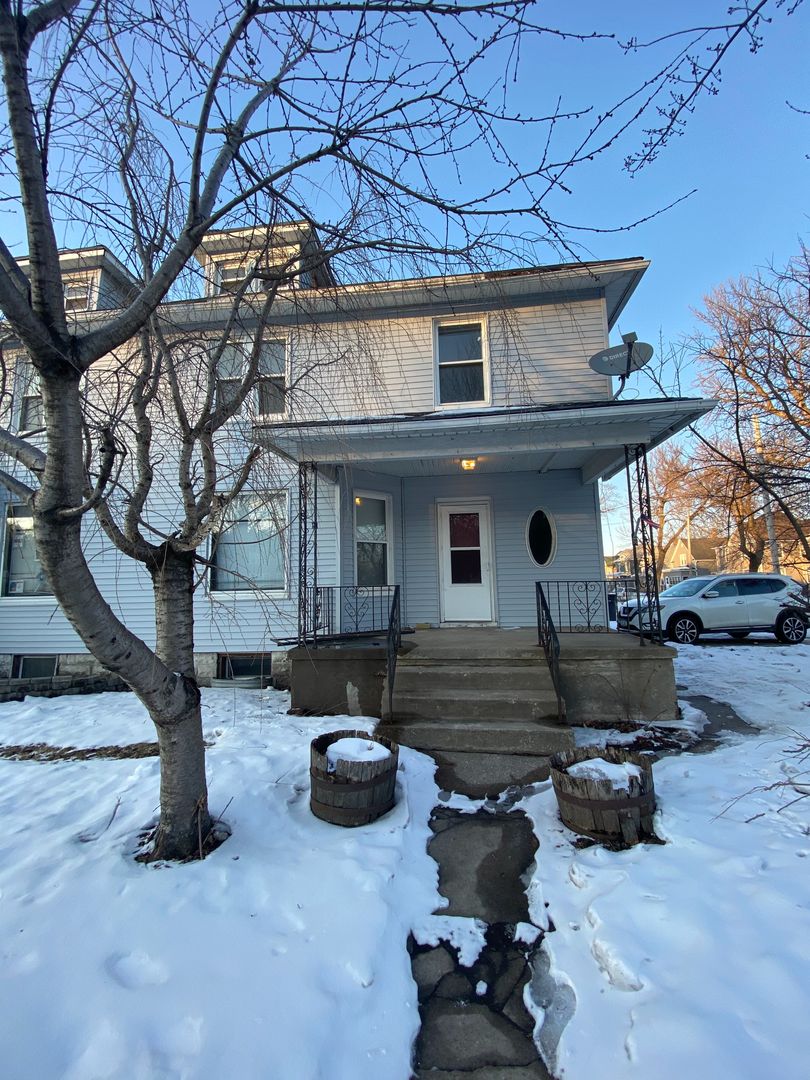 Rock Island Apartment: 4121/4123 7th Avenue