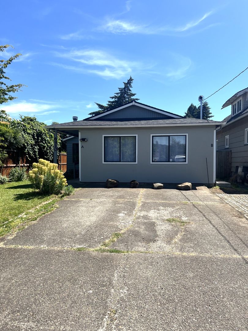 Portland Apartment: 6910 SE Pardee St.