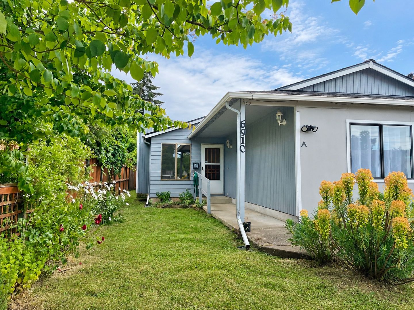 Portland Apartment: 6910 SE Pardee St.
