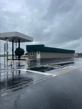 **Commercial Property Listing: Prime Corner Location in Clayton, DE**