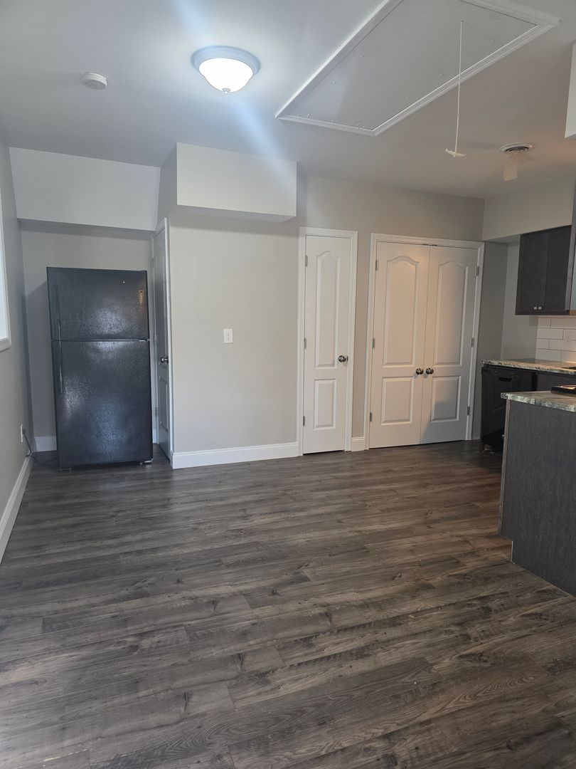 Townsend Condo: 320 Main St Apt 1