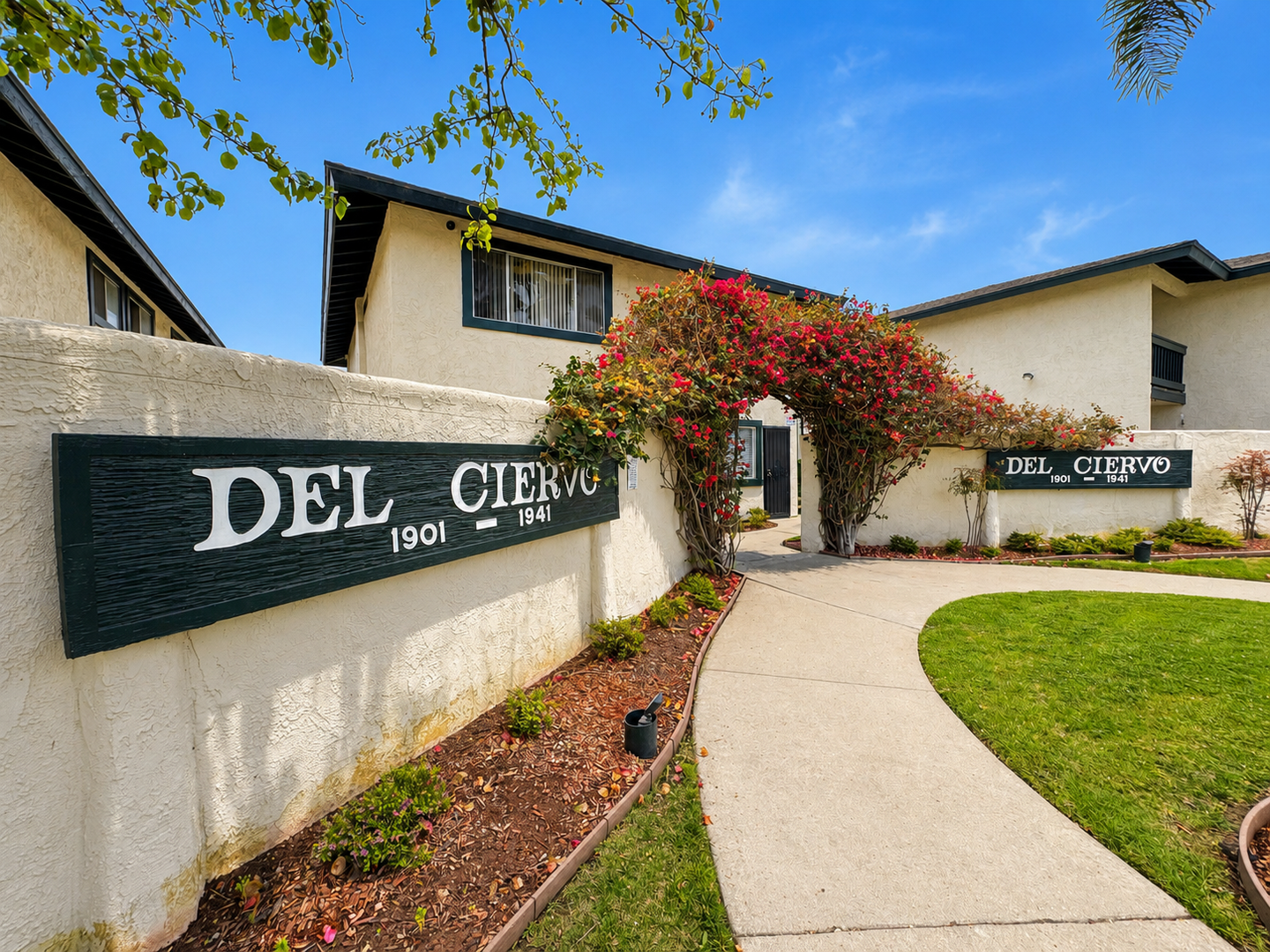 Oxnard Apartment: Del Ciervo Apts, A Co-Tenancy