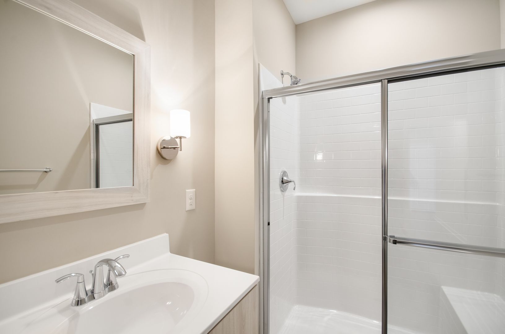 Two Bedroom Luxury Apartment (Elevator Building) 6 of 6