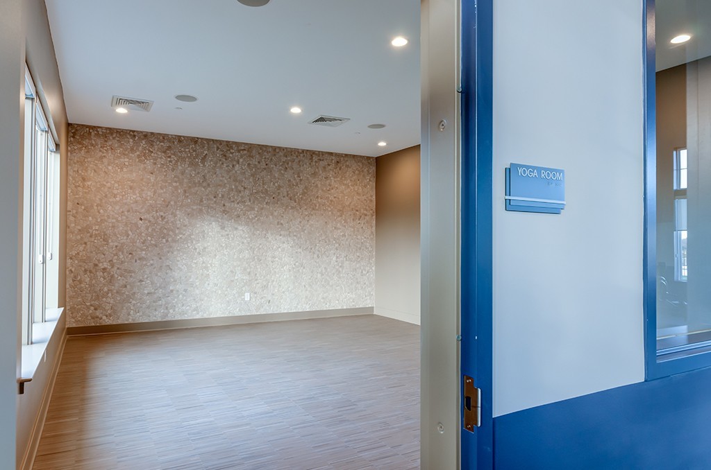 One Bedroom Luxury Apartment (Walk Up Building) 7 of 11