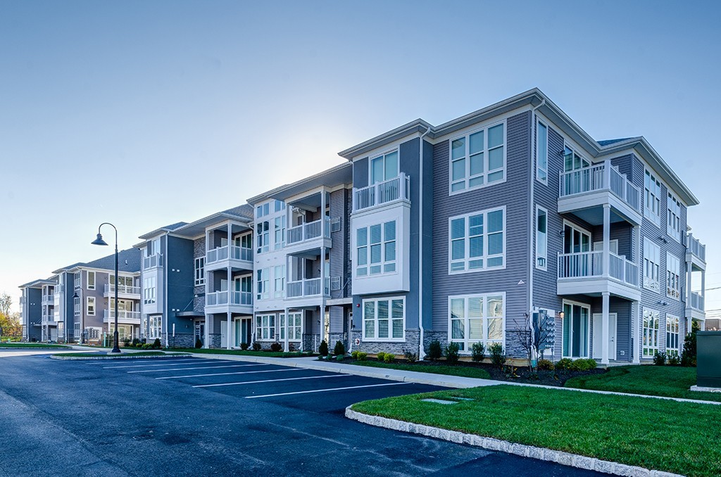 Two Bedroom Luxury Apartment (Walk Up Building) 9 of 12