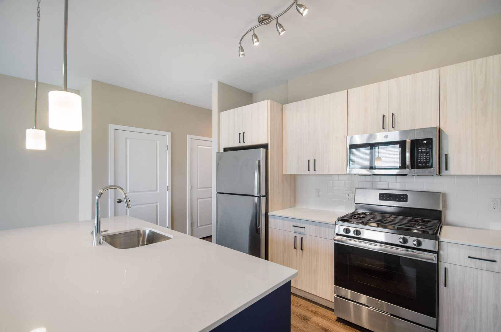 Two Bedroom Luxury Apartment (Elevator Building) 5 of 6