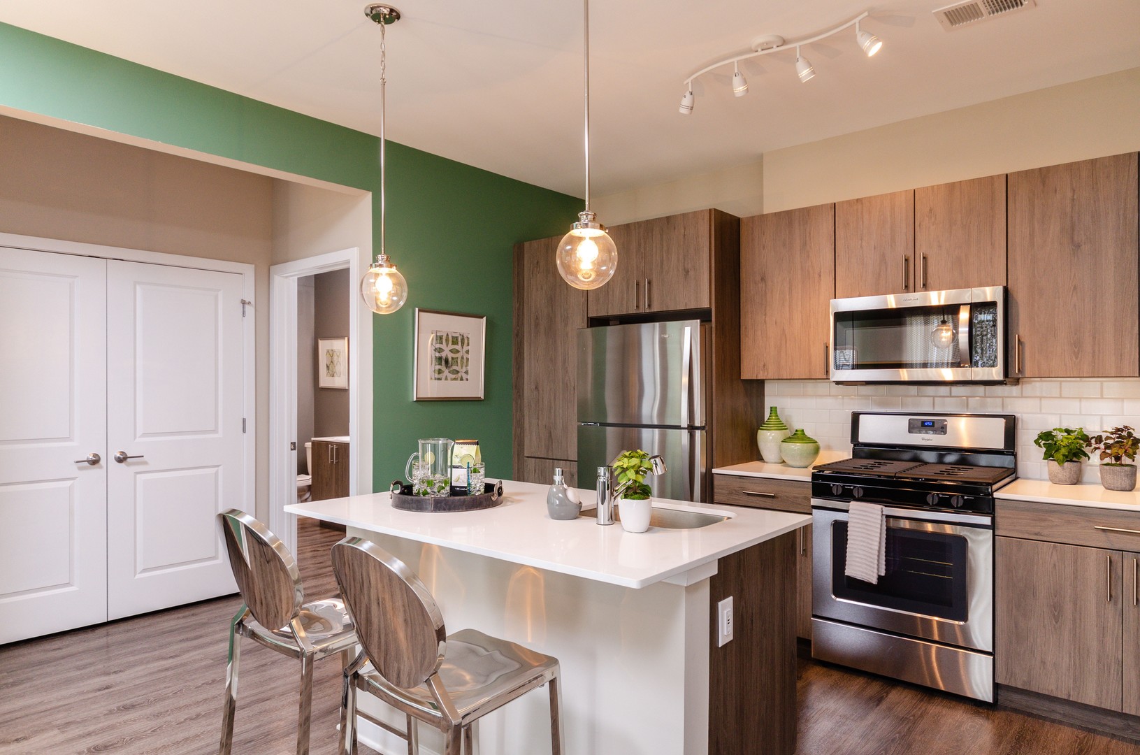 One Bedroom Luxury Apartment (Walk Up Building) 6 of 11