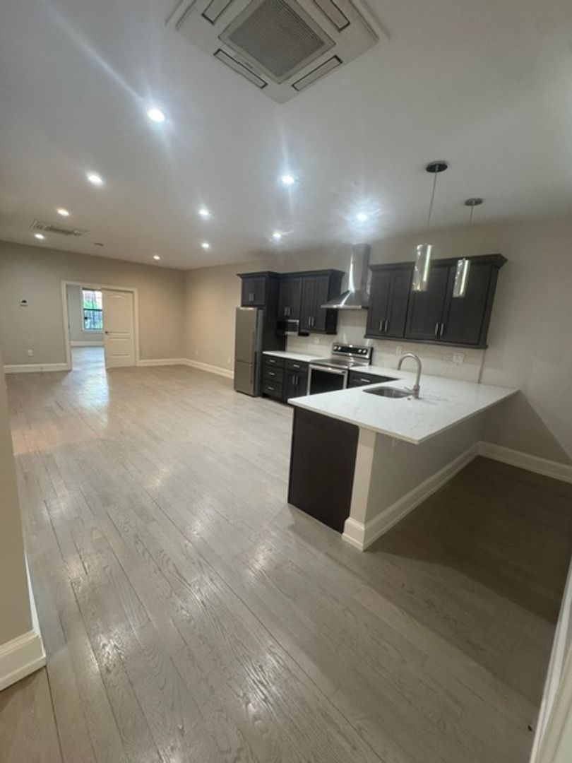 Boston Apartment: 554 Massachusetts Avenue