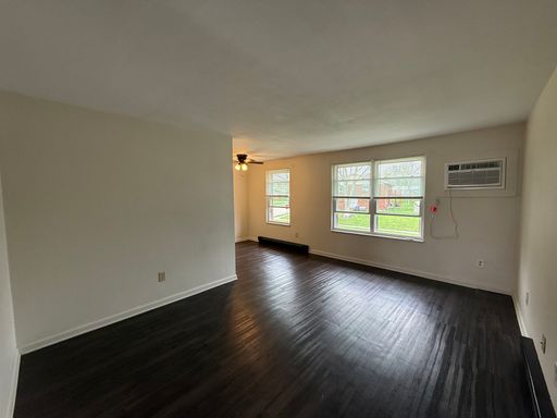 Cozy 2 Bed, 1 Bath Apartment Now Available