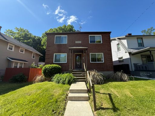 Cozy 1 Bed, 1 Bath Upstairs Apartment Now Available