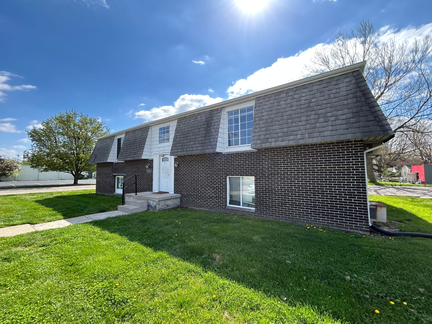 Xenia Apartment: 305 & 325 Bellbrook Avenue