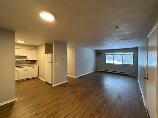 Newly Renovated 2 Bed, 1 Bath Upstairs Unit in Miamisburg