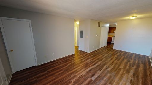 Cozy 2 Bed, 1 Bath with Covered Car Port